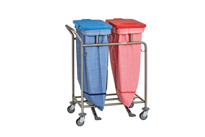 Wäschesammler mit eingespannten Wäschetransportsäcken